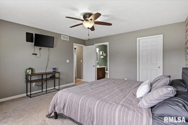 705 N Bunchberry Court, Athens, IL 62613