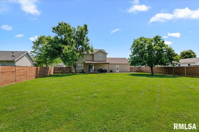 705 N Bunchberry Court, Athens, IL 62613