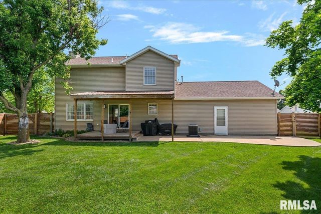 705 N Bunchberry Court, Athens, IL 62613