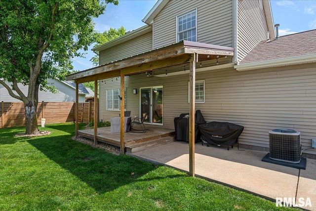 705 N Bunchberry Court, Athens, IL 62613