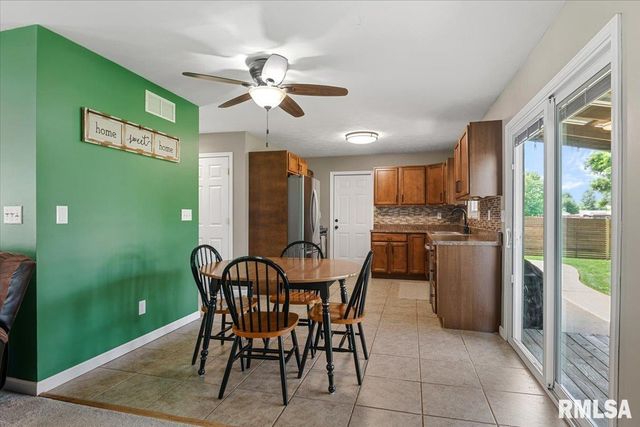 705 N Bunchberry Court, Athens, IL 62613