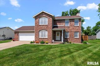705 N Bunchberry Court, Athens, IL 62613