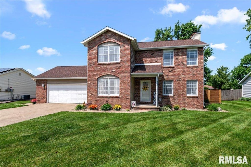 705 N Bunchberry Court, Athens, IL 62613