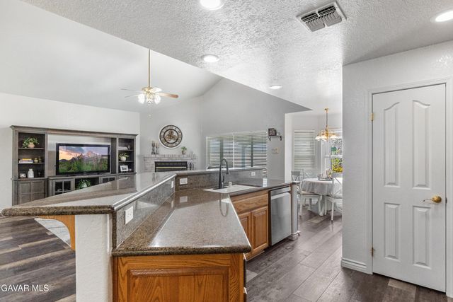 9612 Raymond Avenue, California City, CA 93505