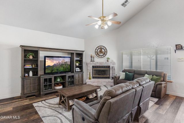 9612 Raymond Avenue, California City, CA 93505