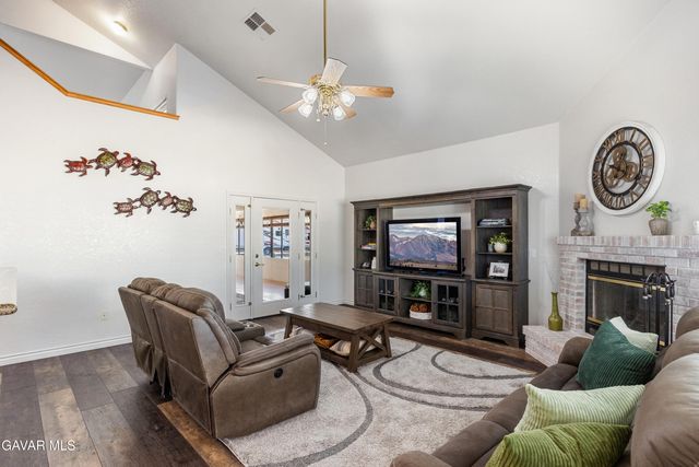 9612 Raymond Avenue, California City, CA 93505