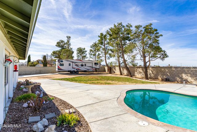 9612 Raymond Avenue, California City, CA 93505