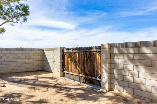 9612 Raymond Avenue, California City, CA 93505