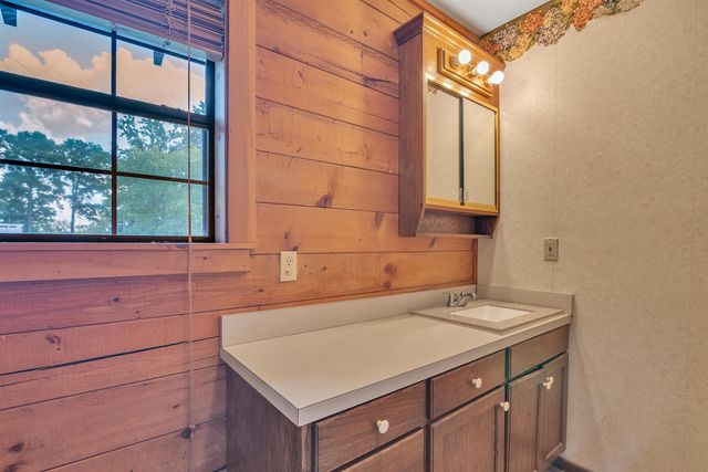 111 Oak Dr., Marshall, TX 75672