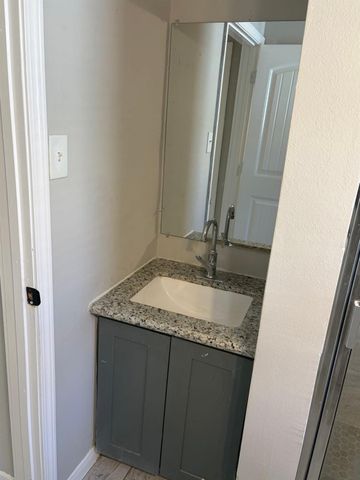 5962 Belarbor Street, Houston, TX 77033