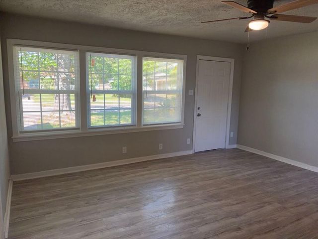 5962 Belarbor Street, Houston, TX 77033