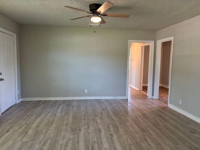 5962 Belarbor Street, Houston, TX 77033