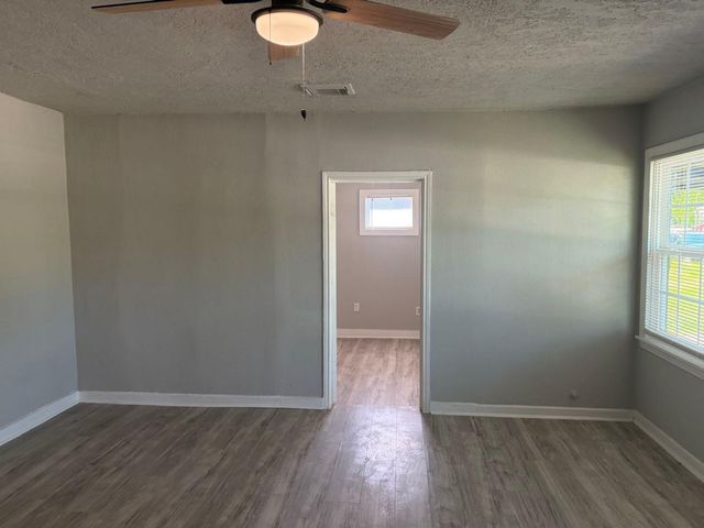 5962 Belarbor Street, Houston, TX 77033