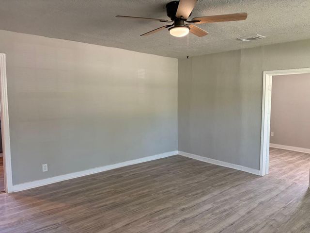 5962 Belarbor Street, Houston, TX 77033