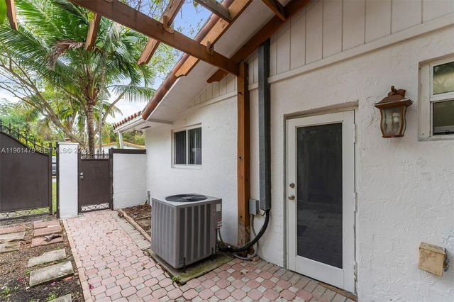 5961 SW 56th Ter, South Miami, FL 33143