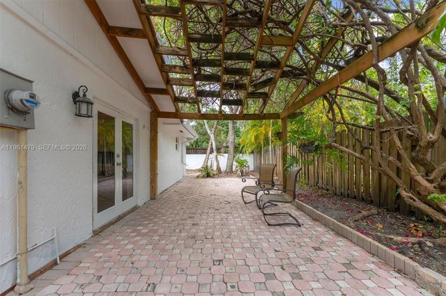 5961 SW 56th Ter, South Miami, FL 33143