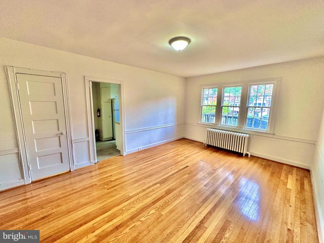 4422 GREENWICH PKWY NW, Washington, DC 20007