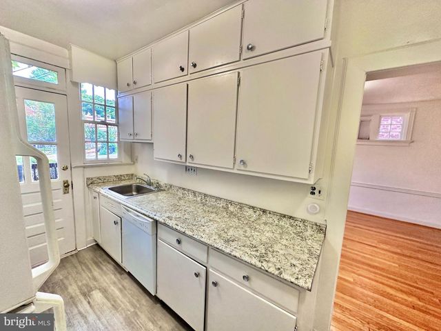4422 GREENWICH PKWY NW, Washington, DC 20007