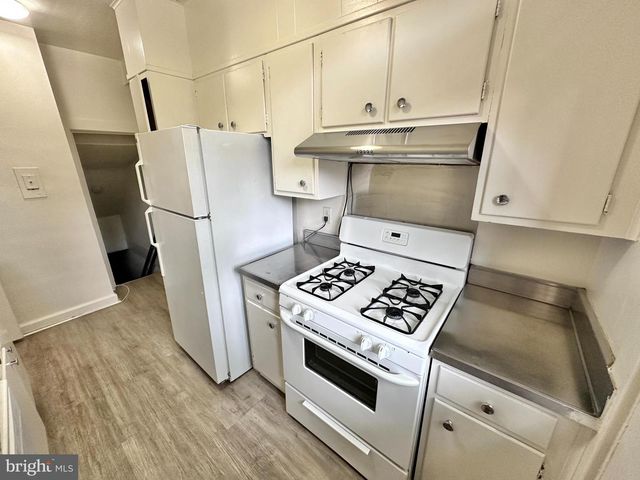 4422 GREENWICH PKWY NW, Washington, DC 20007