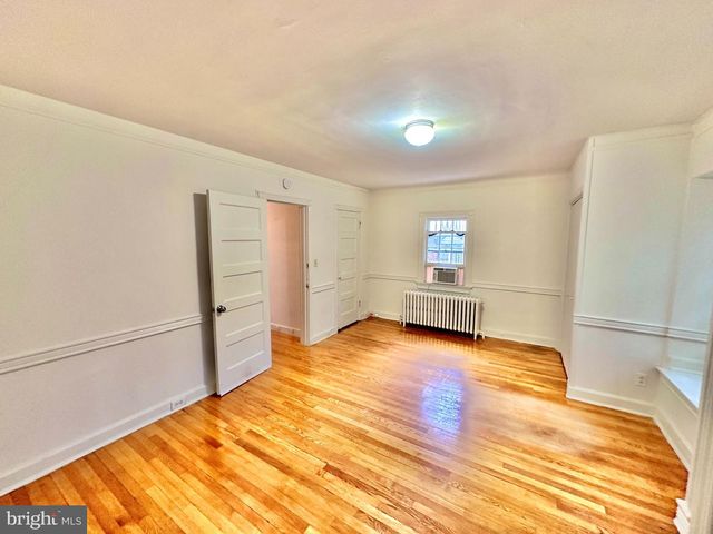 4422 GREENWICH PKWY NW, Washington, DC 20007