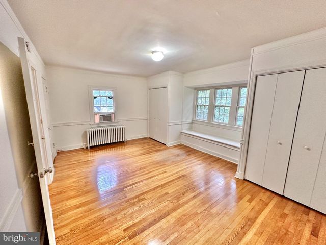4422 GREENWICH PKWY NW, Washington, DC 20007