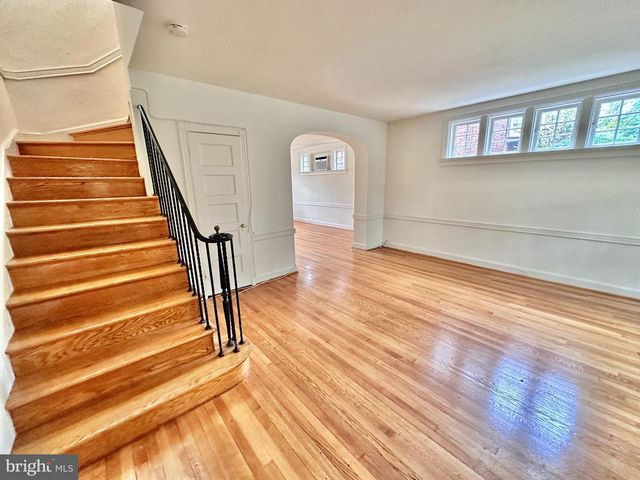4422 GREENWICH PKWY NW, Washington, DC 20007