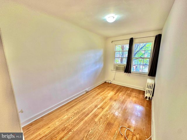 4422 GREENWICH PKWY NW, Washington, DC 20007