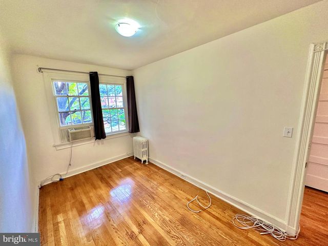 4422 GREENWICH PKWY NW, Washington, DC 20007