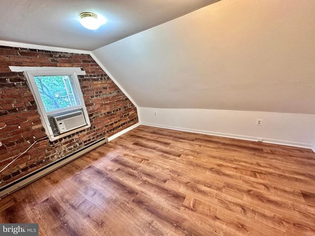 4422 GREENWICH PKWY NW, Washington, DC 20007