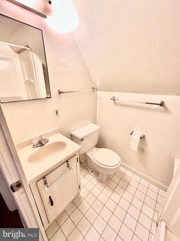 4422 GREENWICH PKWY NW, Washington, DC 20007
