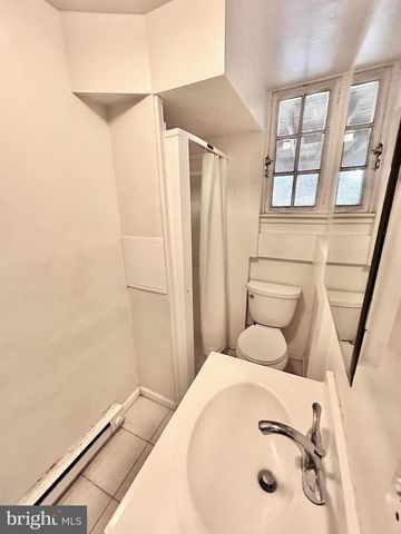 4422 GREENWICH PKWY NW, Washington, DC 20007