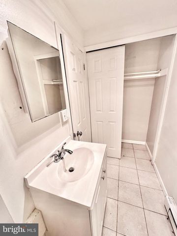 4422 GREENWICH PKWY NW, Washington, DC 20007