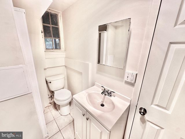 4422 GREENWICH PKWY NW, Washington, DC 20007