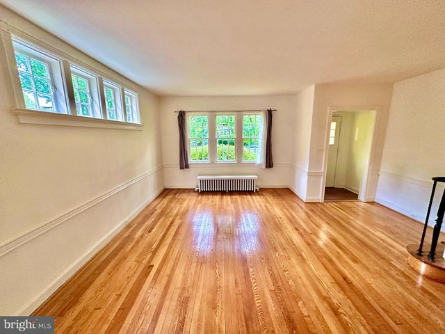 4422 GREENWICH PKWY NW, Washington, DC 20007
