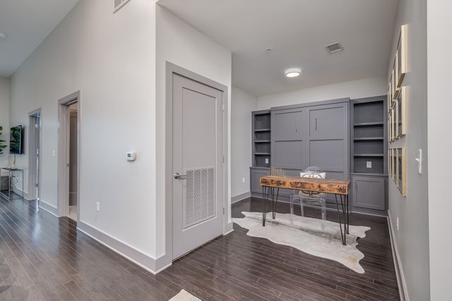 2407 8th Ave S Apt 211, Nashville, TN 37204