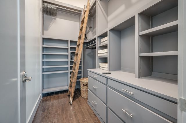 2407 8th Ave S Apt 211, Nashville, TN 37204