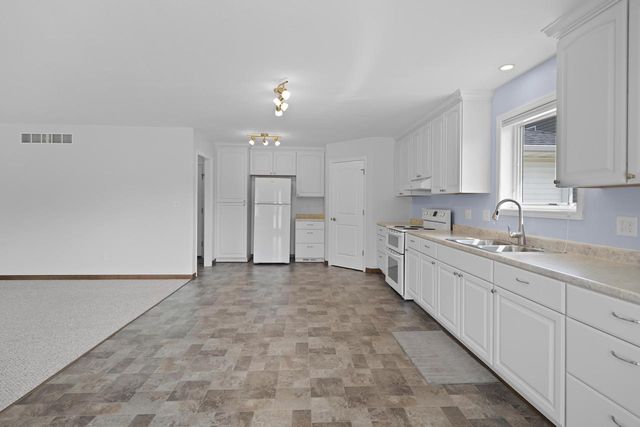 3909 16th PLACE, Kenosha, WI 53144
