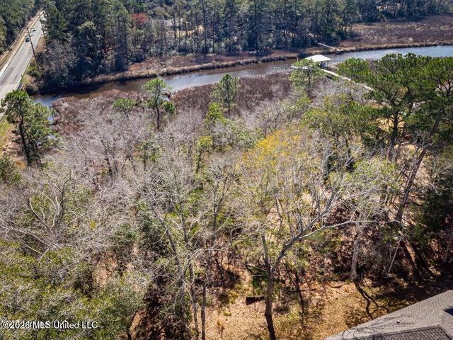 210 Bluff Cove, Ocean Springs, MS 39564
