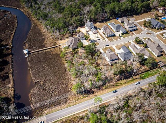 210 Bluff Cove, Ocean Springs, MS 39564
