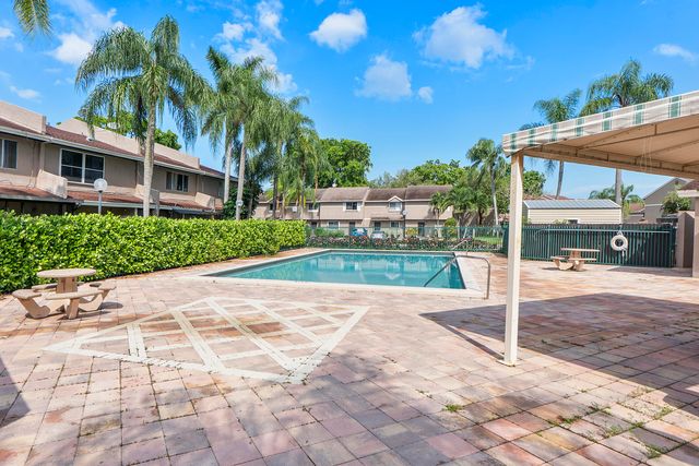 1469 SUSSEX Drive, North Lauderdale, FL 33068