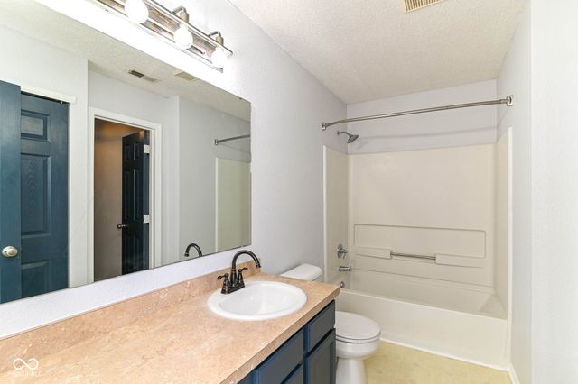 10050 Orange Blossom Trail, Fishers, IN 46038