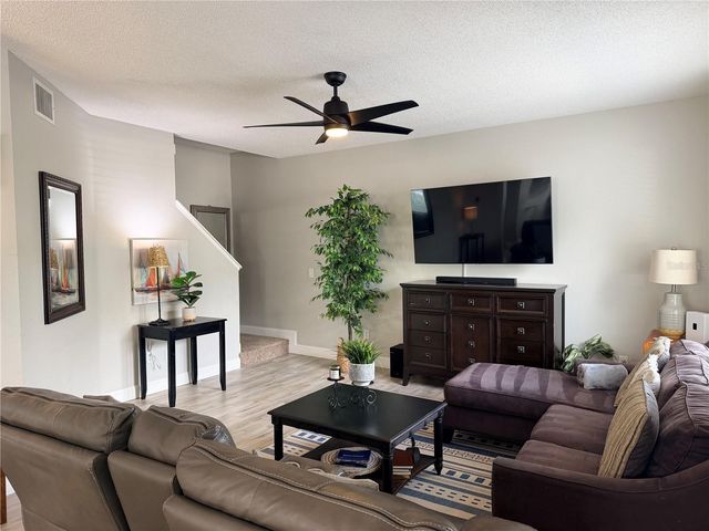 18120 PARADISE POINT DRIVE, Tampa, FL 33647