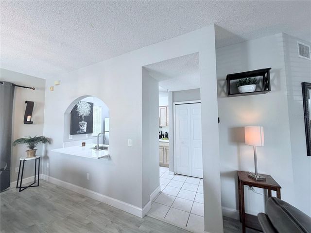 18120 PARADISE POINT DRIVE, Tampa, FL 33647