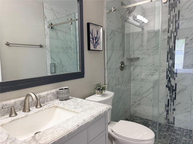 18120 PARADISE POINT DRIVE, Tampa, FL 33647