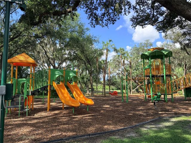18120 PARADISE POINT DRIVE, Tampa, FL 33647