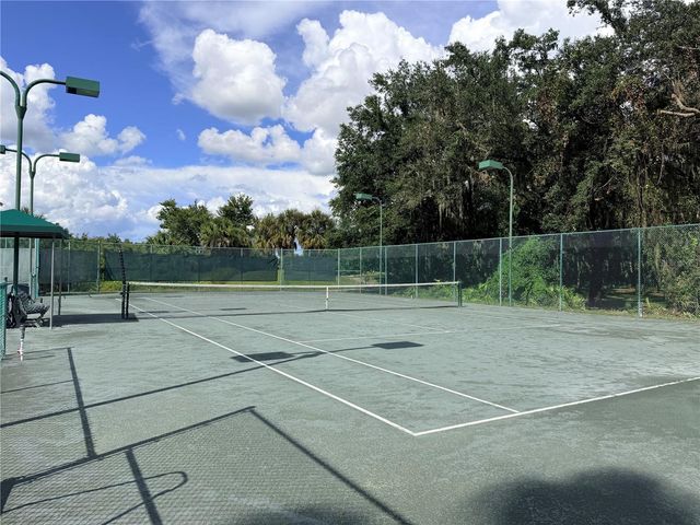 18120 PARADISE POINT DRIVE, Tampa, FL 33647