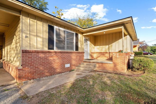 2304 Plume Drive, Tyler, TX 75703