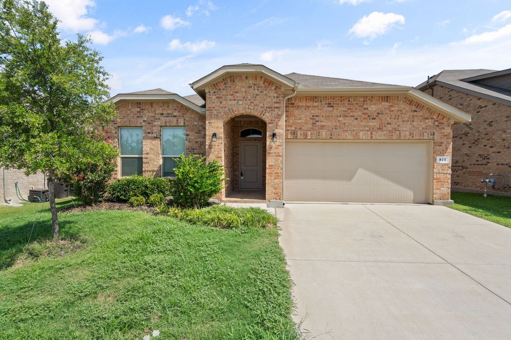 825 Blackhorse Trail, Fort Worth, TX 76247