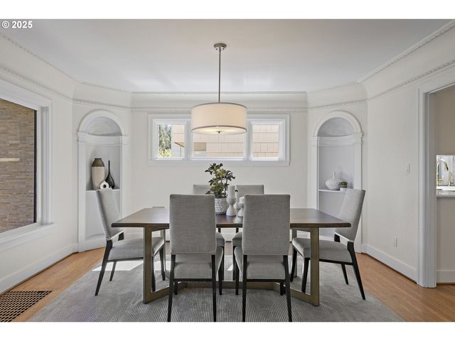 2869 Sw CHAMPLAIN Dr, Portland, OR 97205