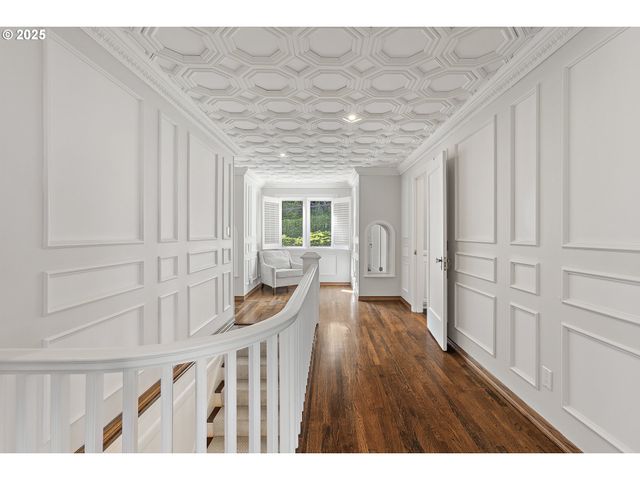 2869 Sw CHAMPLAIN Dr, Portland, OR 97205